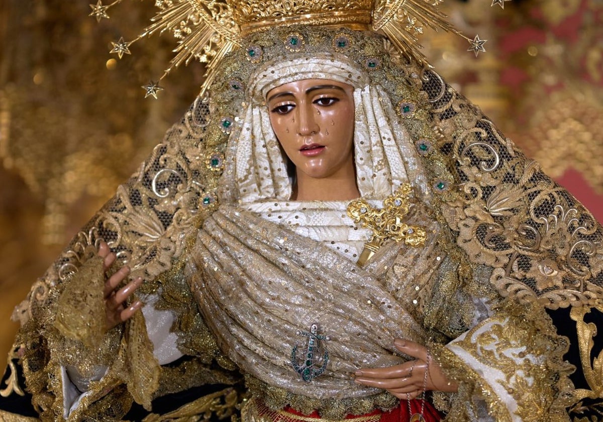 La Esperanza de Triana en su paso de salida