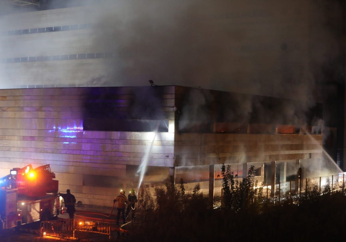 Un incendio fue declarado en el auditorio de la Cartuja en la noche del pasado sábado