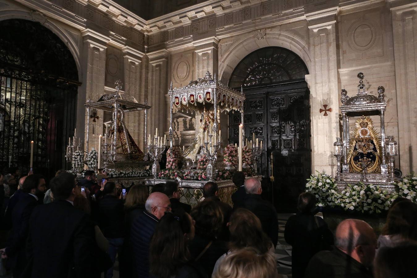 Las Vírgenes de Setefilla, Valme y Consolación lucen en sus pasos antes de la Magna del domingo