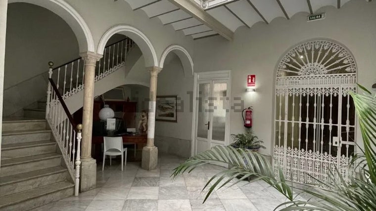 Camilla de dentista y siete habitaciones: el chalet del centro de Sevilla que vale más de 3 millones de euros
