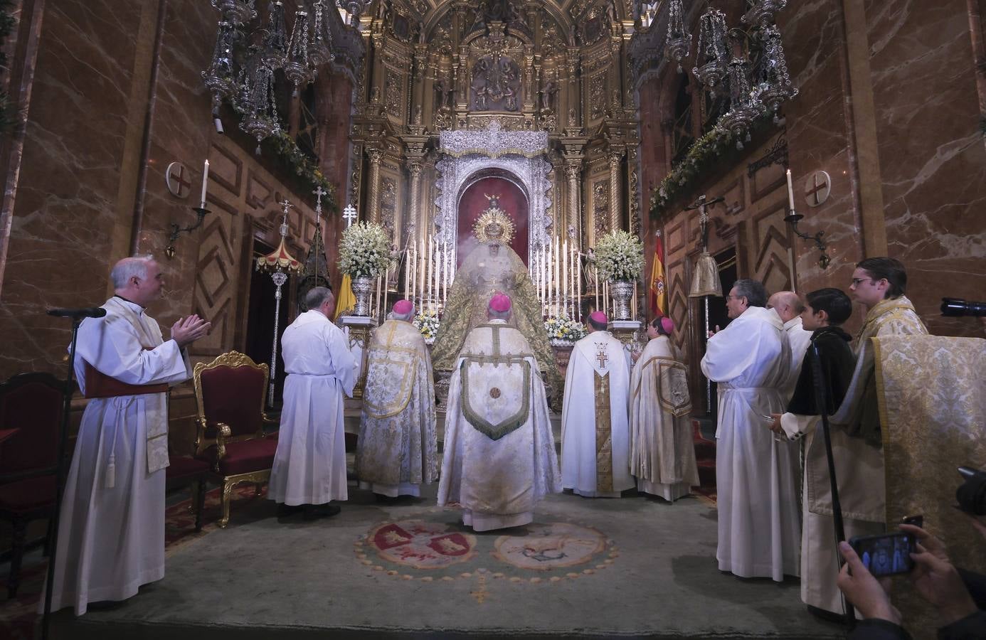 La ceremonia ha congregado a numeroso público en la Basílica de la Macarena