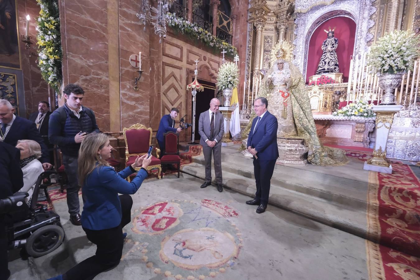 La ceremonia ha congregado a numeroso público en la Basílica de la Macarena