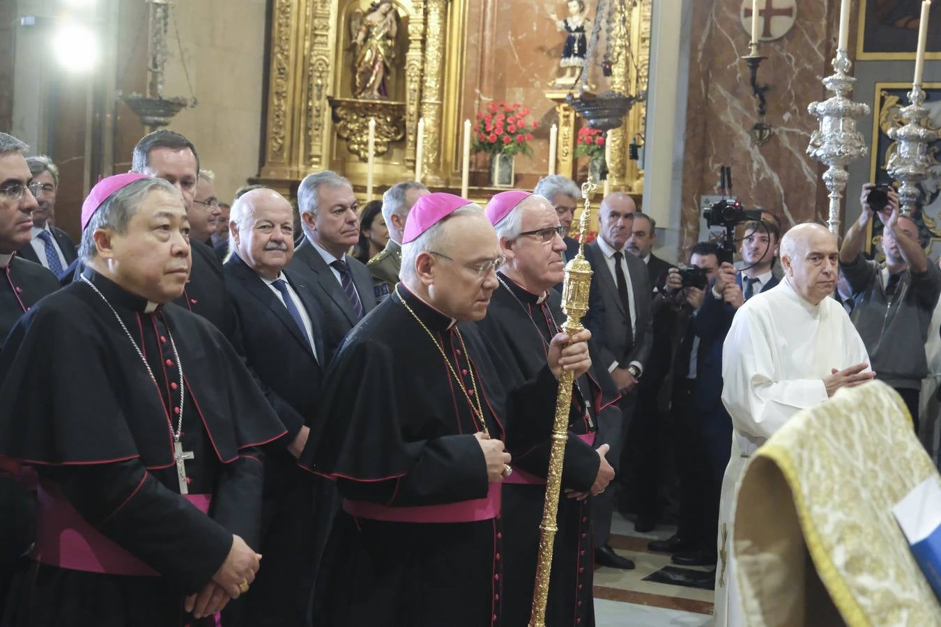 La ceremonia ha congregado a numeroso público en la Basílica de la Macarena