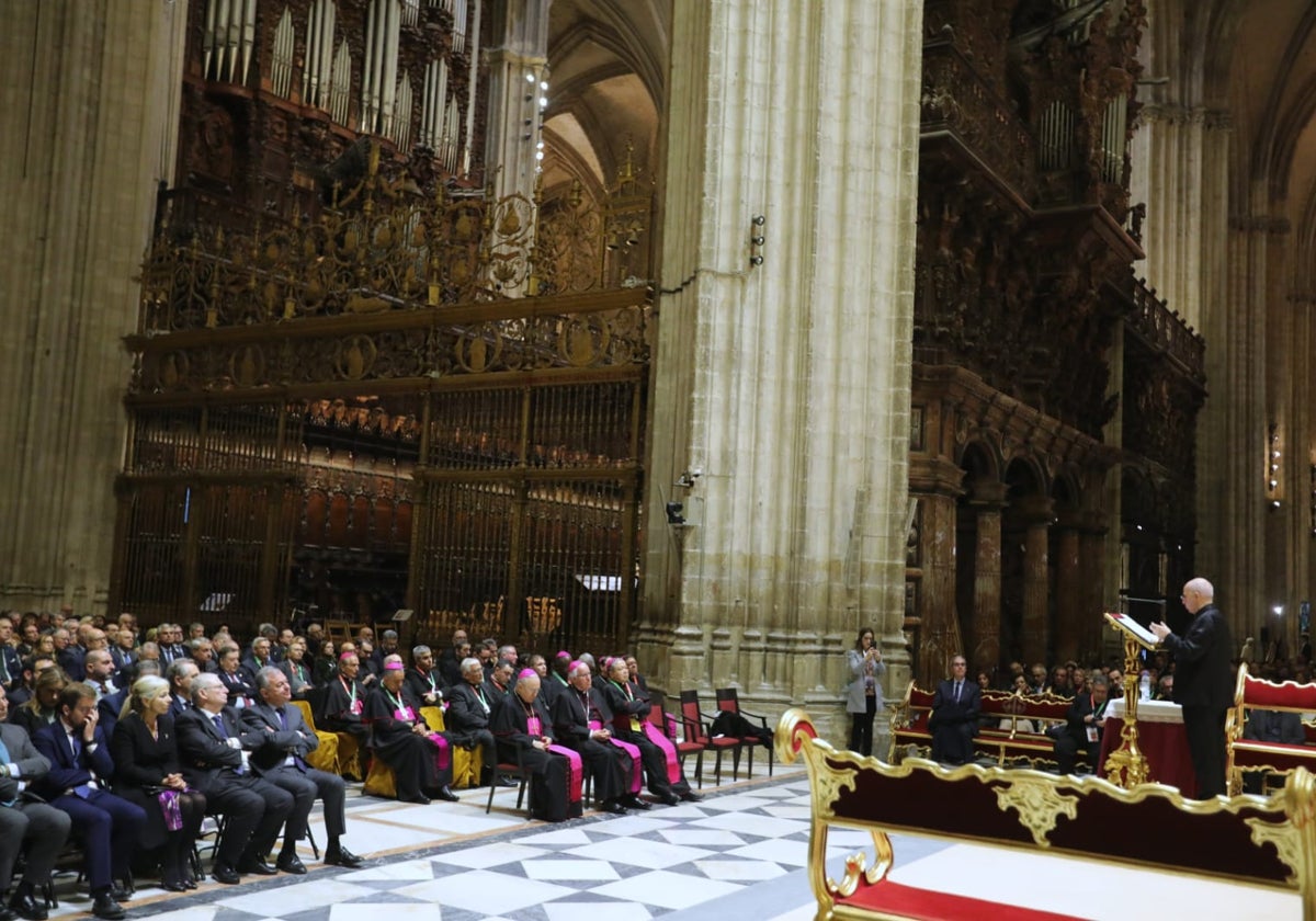 Monseñor Salvatores Fisichella durante su intervención en la Catedral