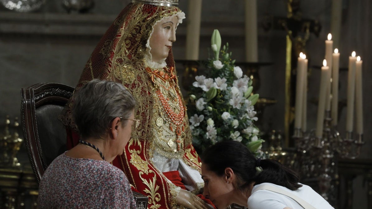 Besamanos a la Virgen de los Reyes, patrona de la Archidiócesis de Sevilla