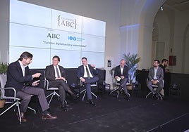 Un proyecto de Contursa y la Universidad de Sevilla contabiliza la incidencia del turismo en el barrio de Santa Cruz para ordenarlo