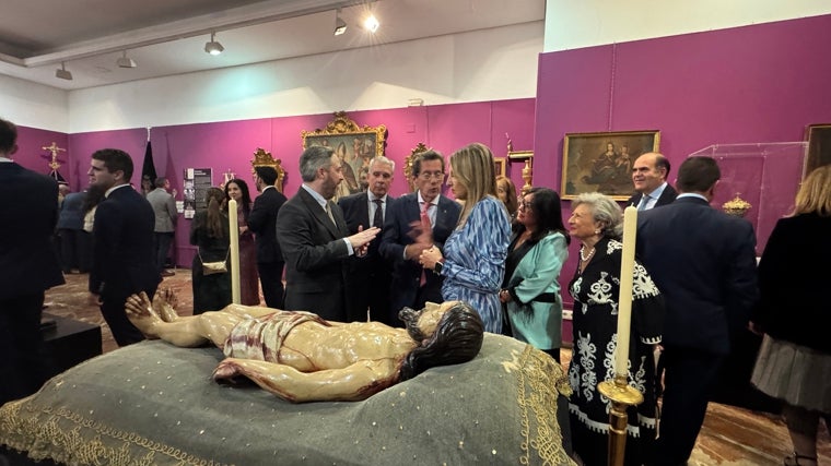 Arahal Otorga la Medalla de Oro de la Ciudad a las Hermandades de Jesús Nazareno y el Santo Entierro