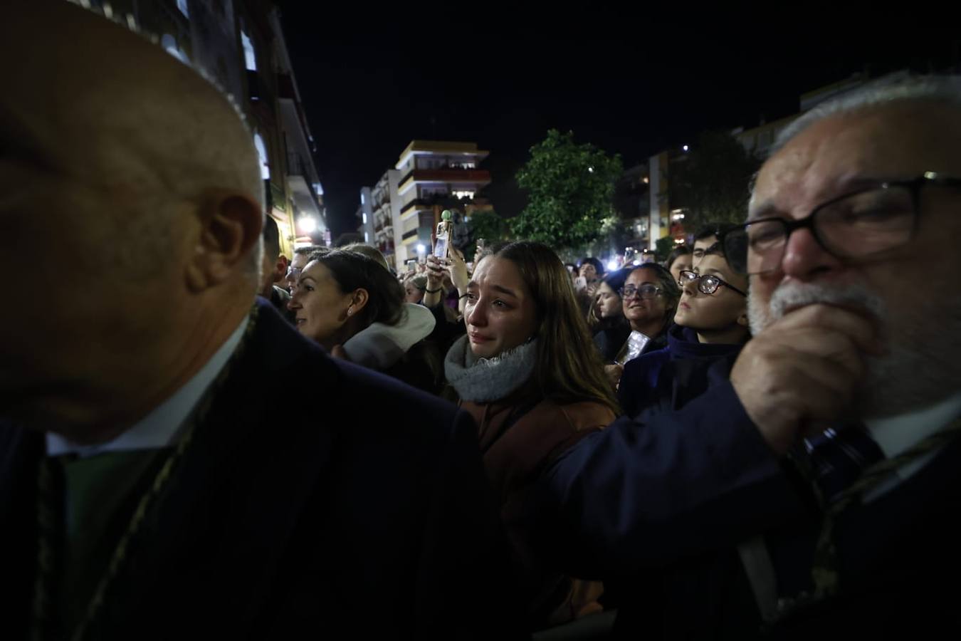 La Esperanza Macarena estuvo acompañada en todo momento por una multitud de fieles hasta la Catedral