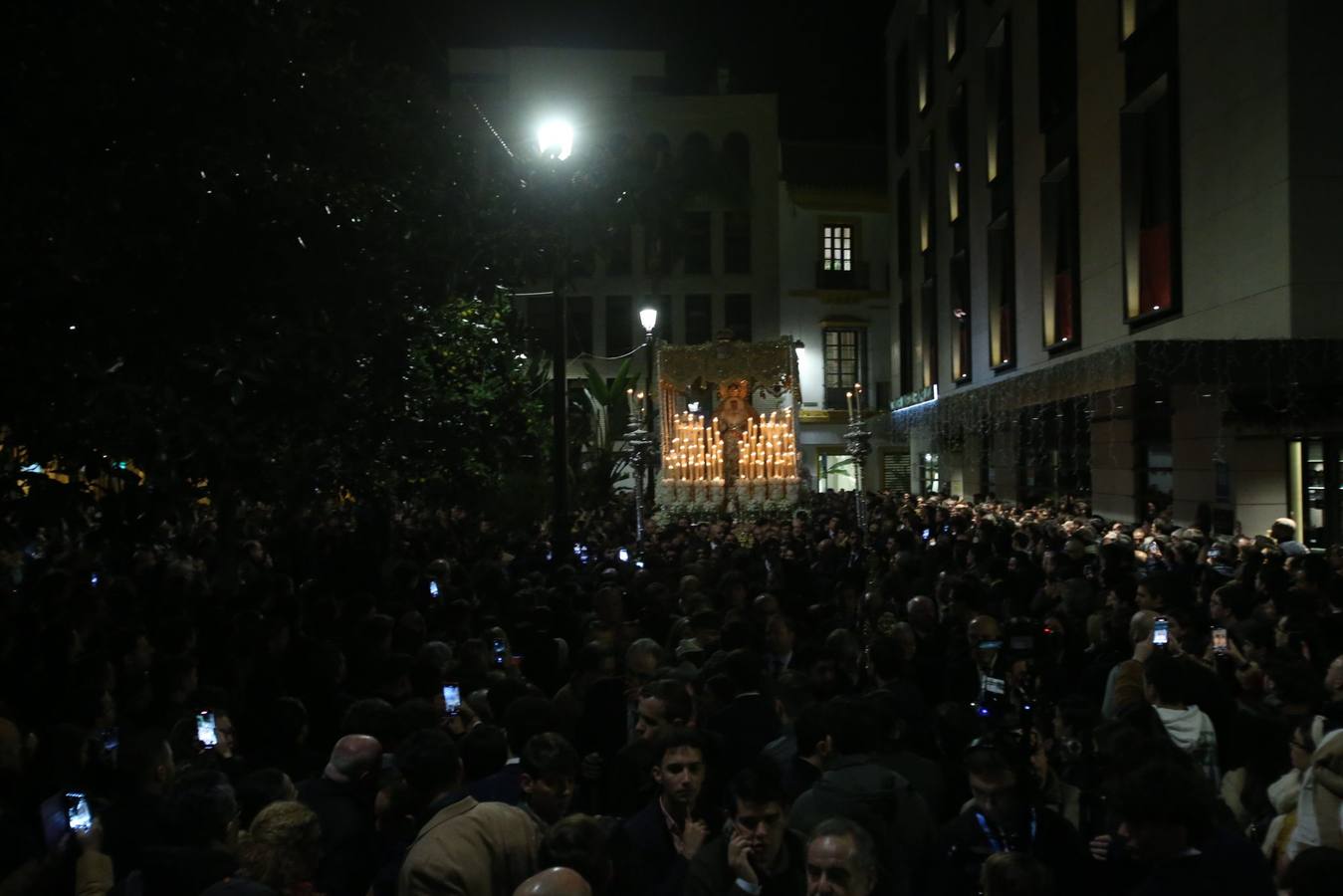 Traslado de la Macarena a la Catedral para participar en la Magna