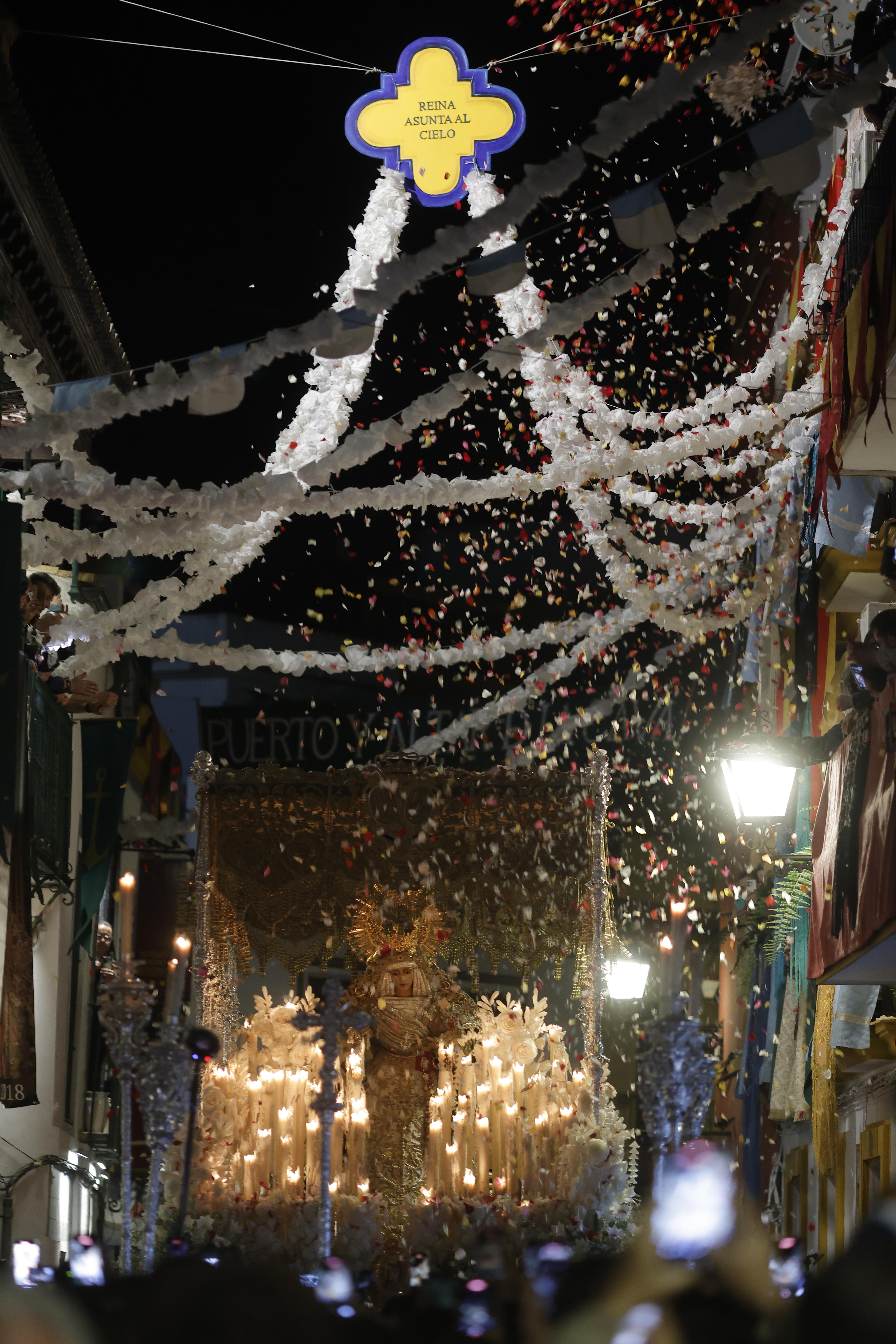 Regreso de la Esperanza de Triana a su barrio tras la Magna