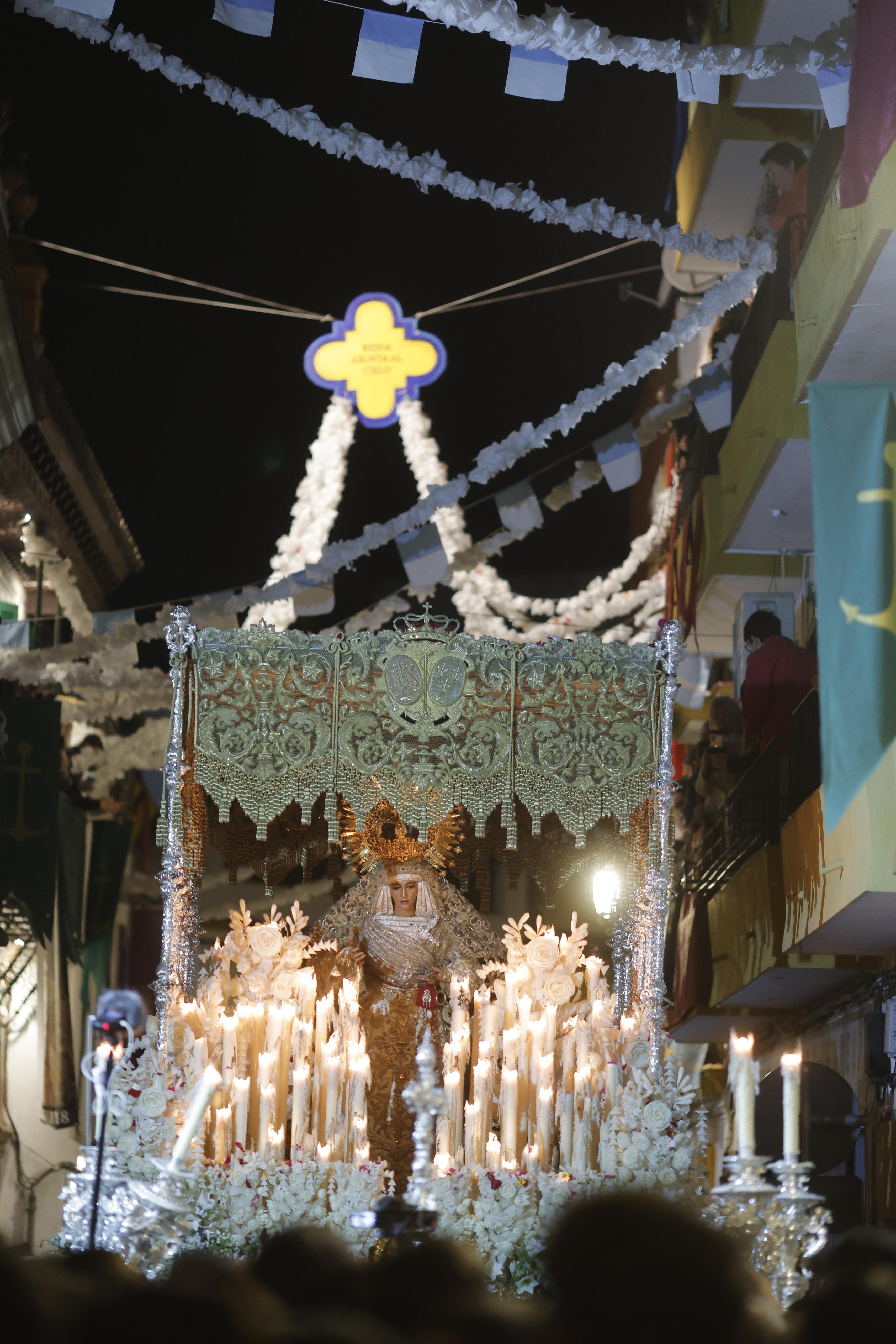 Regreso de la Esperanza de Triana a su barrio tras la Magna