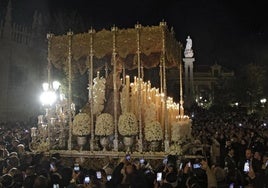 La Rosa de Oro de la Macarena deslumbró a toda Sevilla