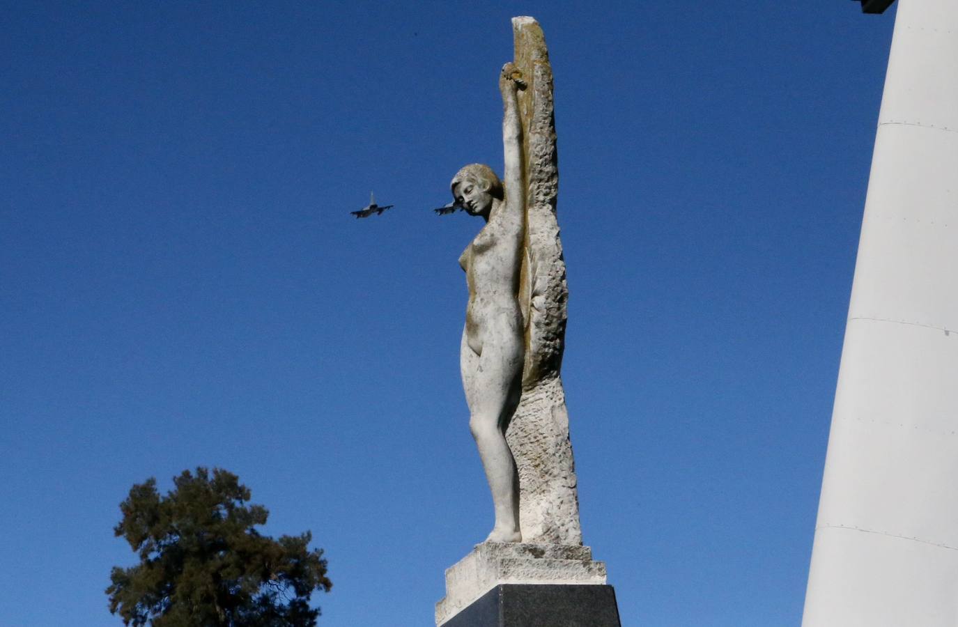 Un momento del acto militar celebrado este martes en el Acuartelamiento Aéreo de Tablada