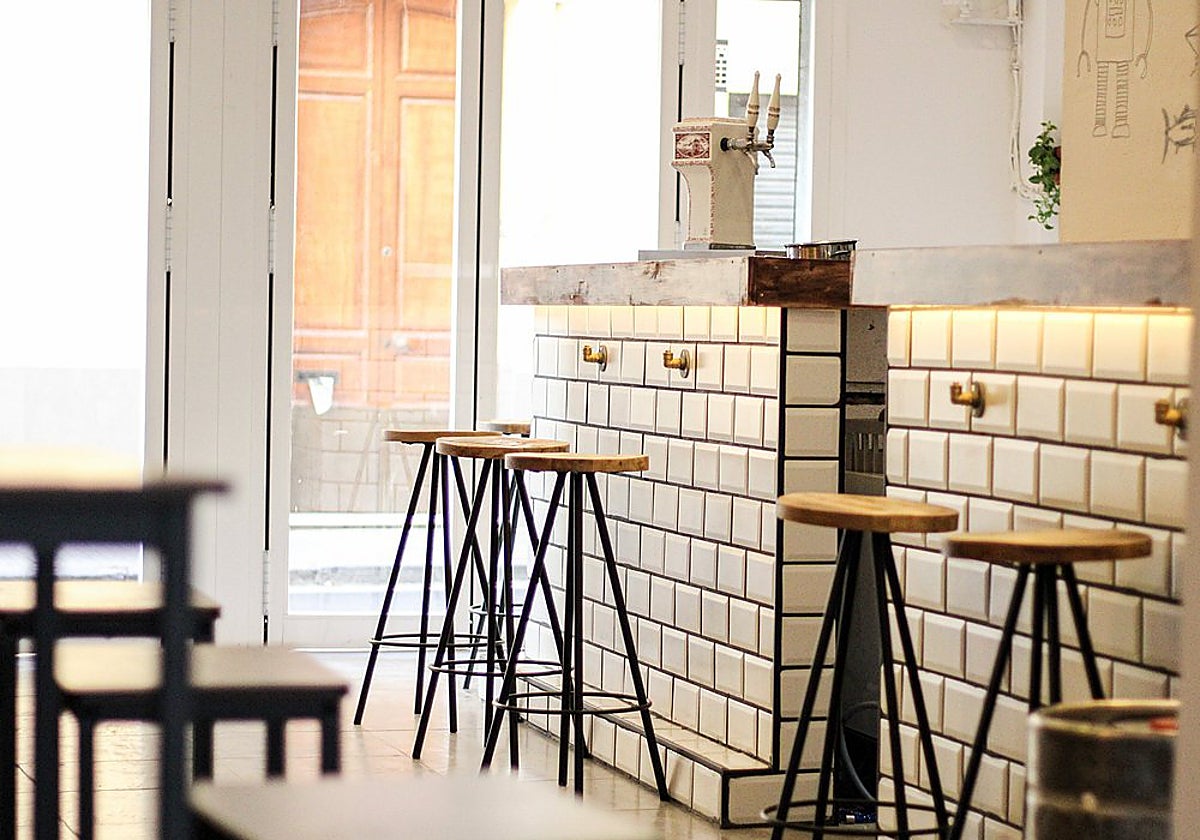 Interior del restaurante 'El Cuelgue', donde dos influencers le piden al chef cenar gratis