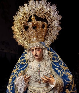 Imagen secundaria 2 - En imágenes, los besamanos de la Virgen de la Cabeza y de Montemayor. También, la veneración de la Virgen de la Amargura