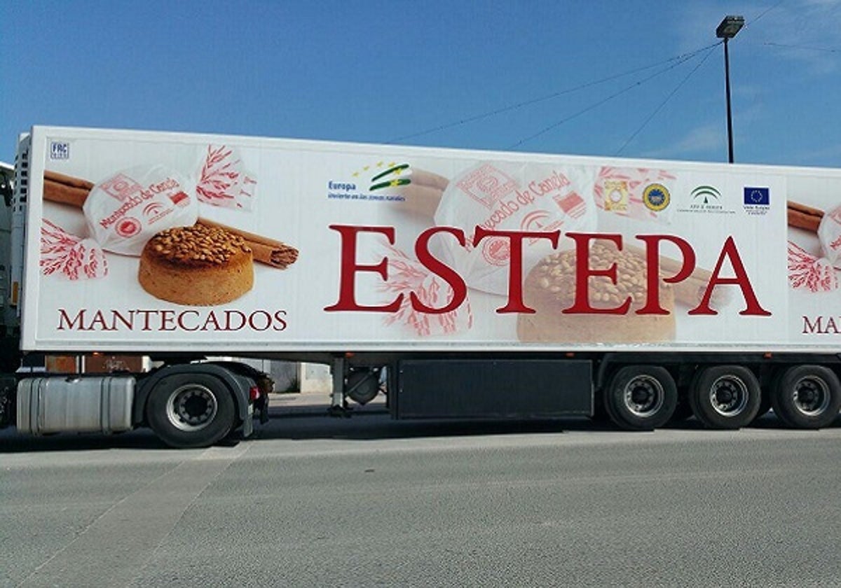 Los mantecados y polvorones de Estepa saldrán este viernes hacia su destino