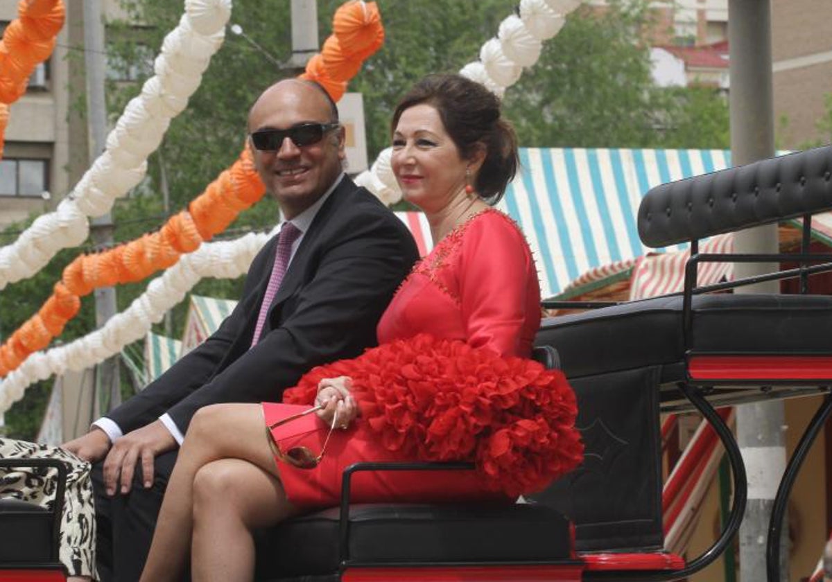 Ana Rosa Quintana y su marido, Juan Muñoz en la Feria de Sevilla