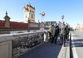 El Puente de San Bernardo de Sevilla celebra cien años con una exposición de fotografías «para entender su historia»