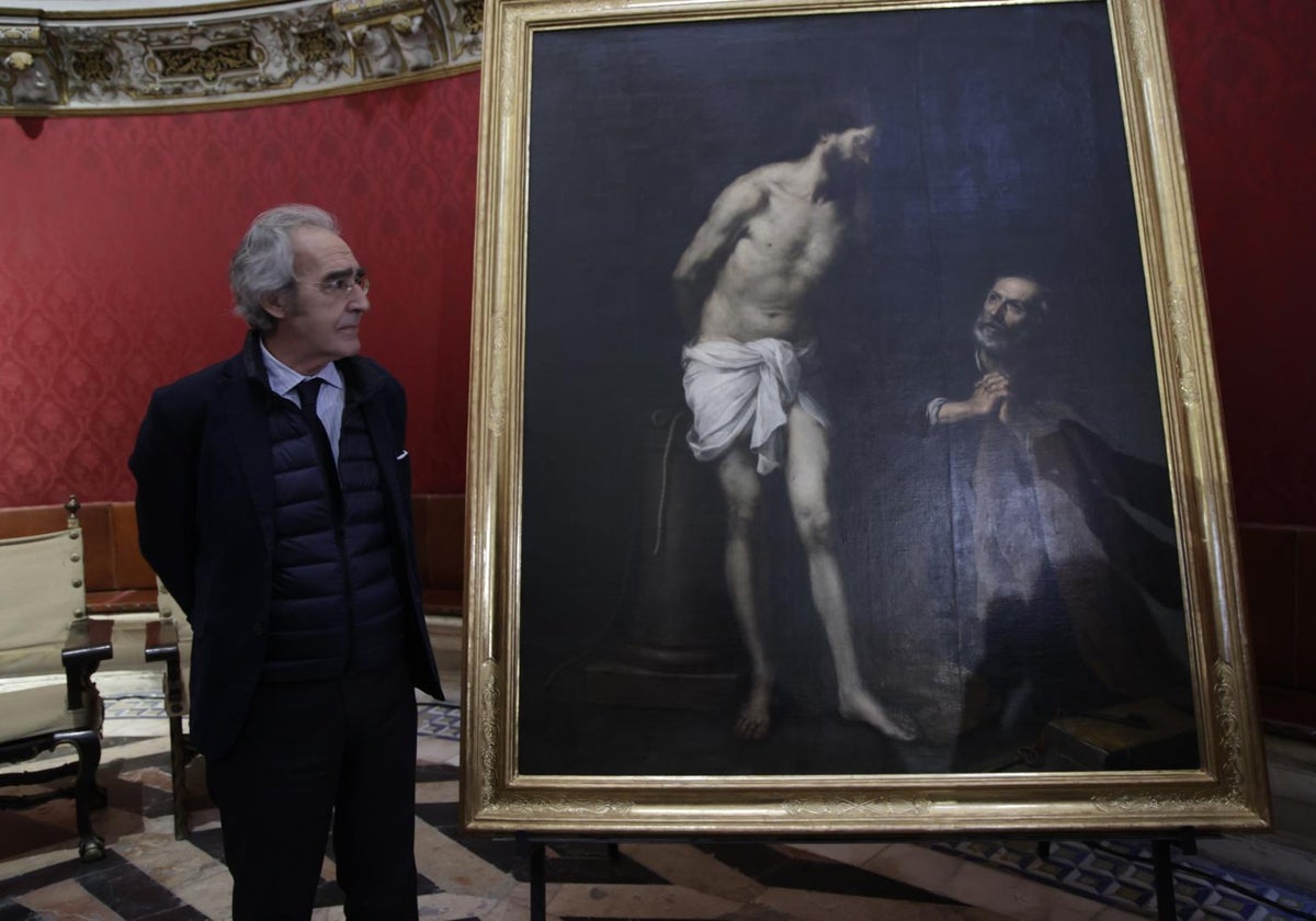 El experto Pablo Hereza junto al 'Cristo atado a la columna con San Pedro'