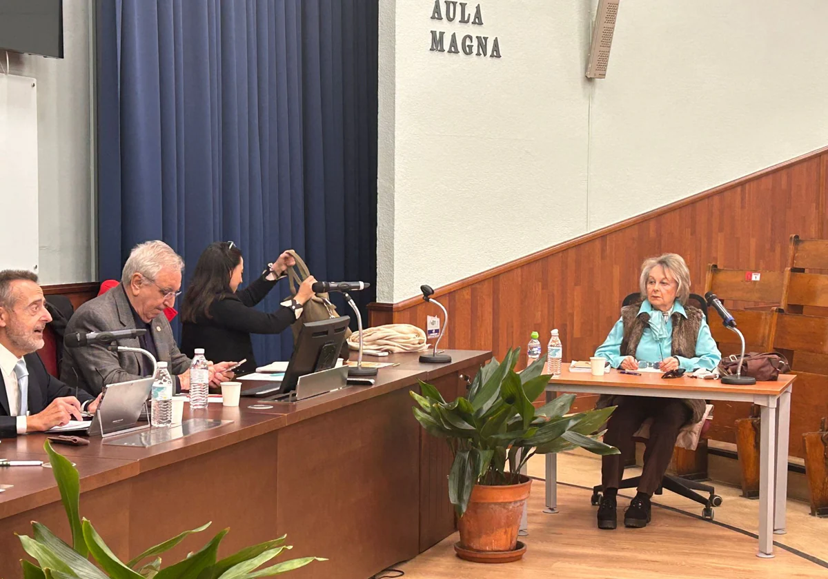 Rosario Jurado durante la defensa de su tesis en la Universidad de Sevilla