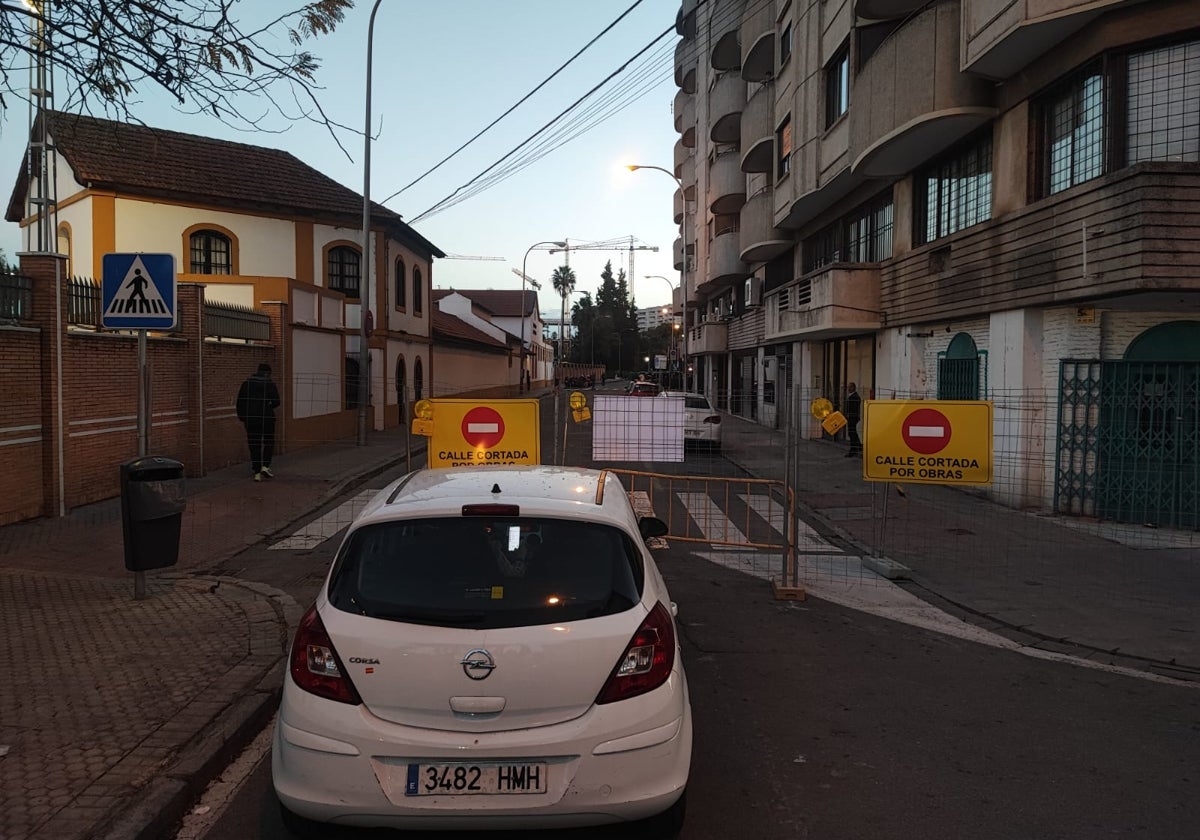 La calle Juan Sebastián Elcano cortada al tráfico por las obras