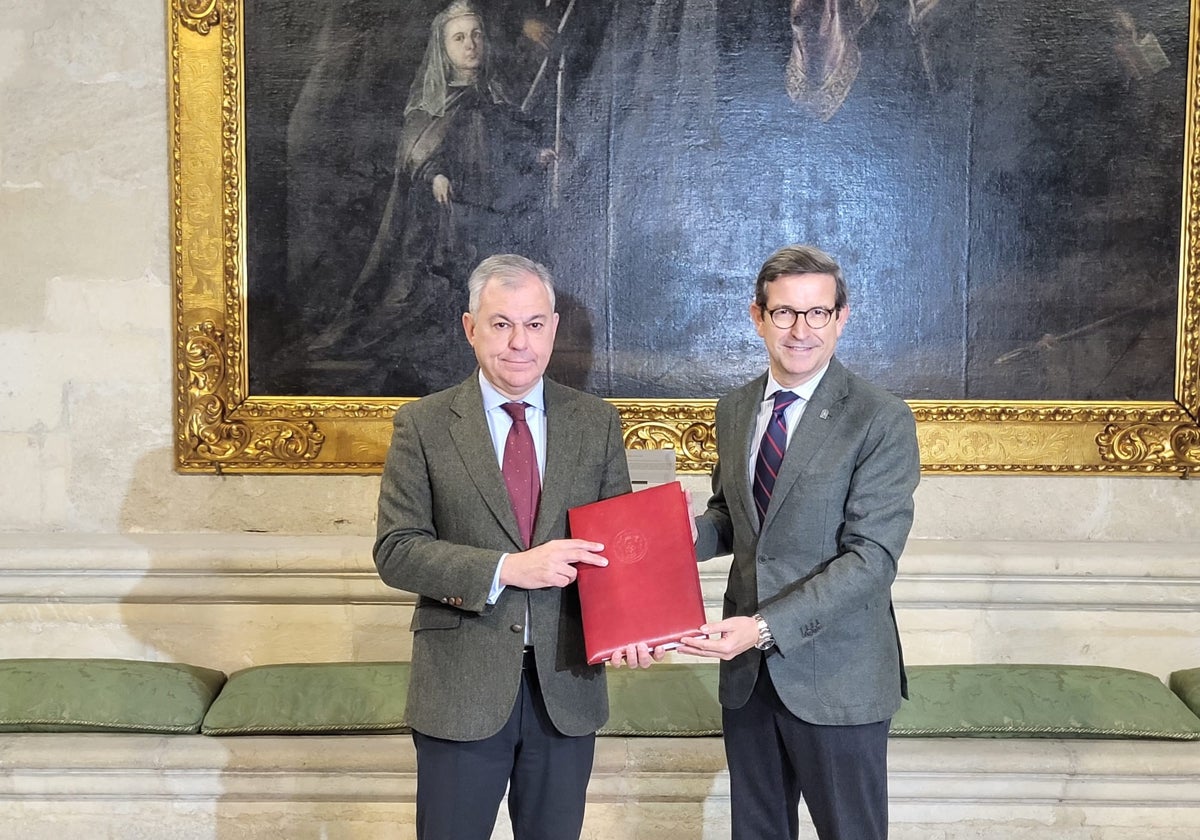 José Luis Sanz y Jorge Paradela durante el acto de adhesión del Ayuntamiento de Sevilla a la Red de Ciudades Industriales