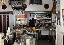 Un fallo eléctrico deja sin luz y atrapados a empleados de los bares de la calle General Polavieja en Sevilla