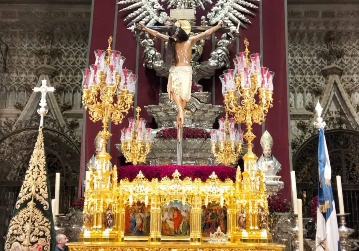 El Cristo de San Agustín en la Catedral, preparado para la misa estacional y la procesión extraordinaria