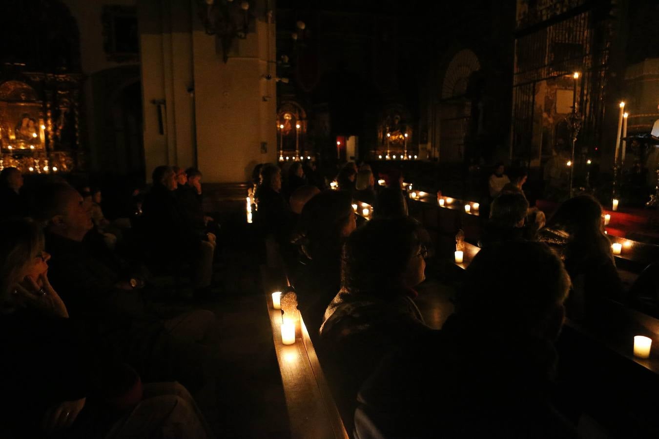 Misa Rorate Caeli en la parroquia de la Magdalena