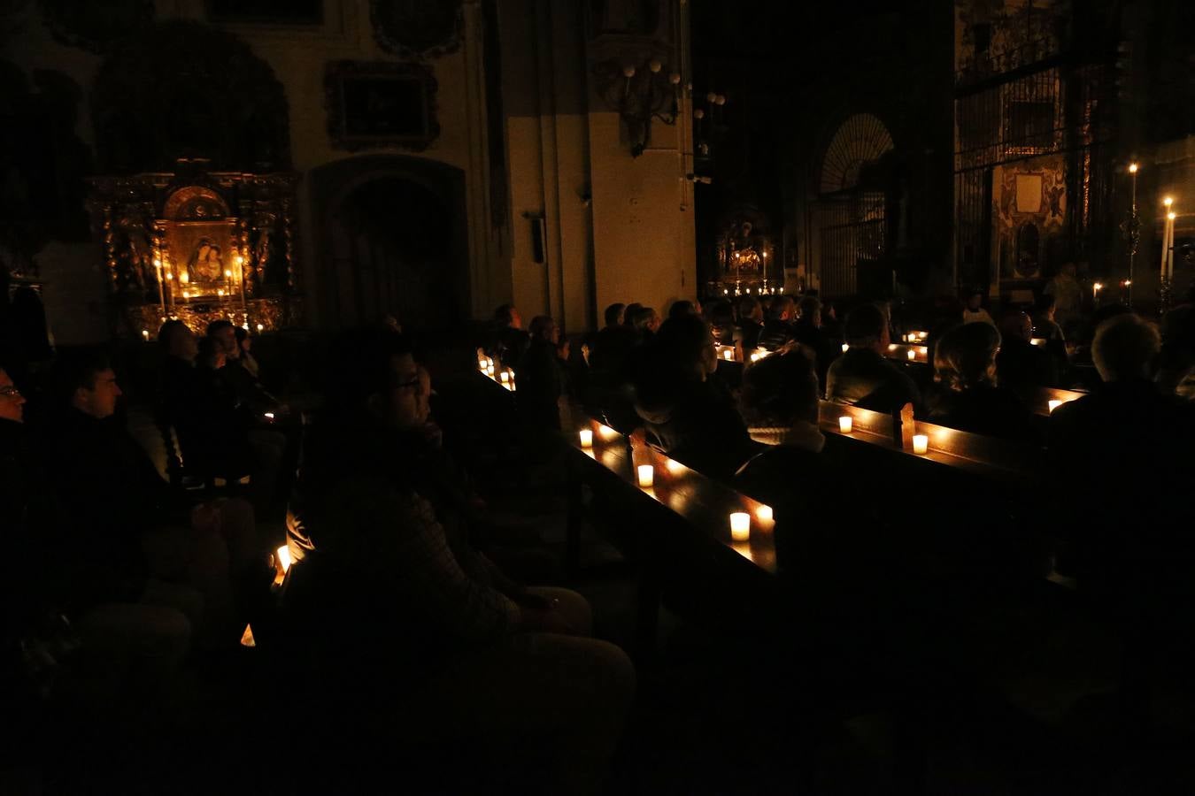 Misa Rorate Caeli en la parroquia de la Magdalena