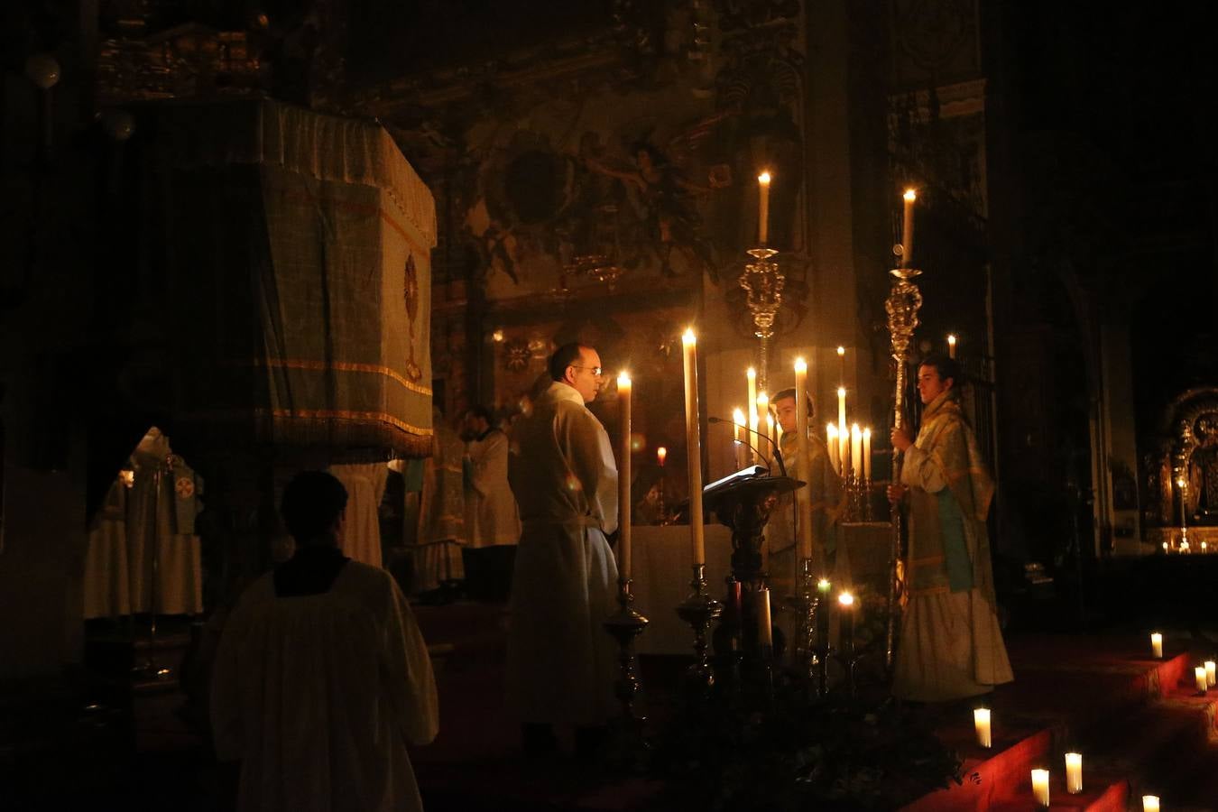 Misa Rorate Caeli en la parroquia de la Magdalena