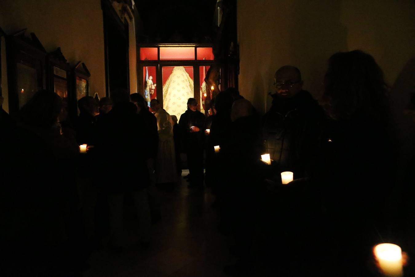 Misa Rorate Caeli en la parroquia de la Magdalena