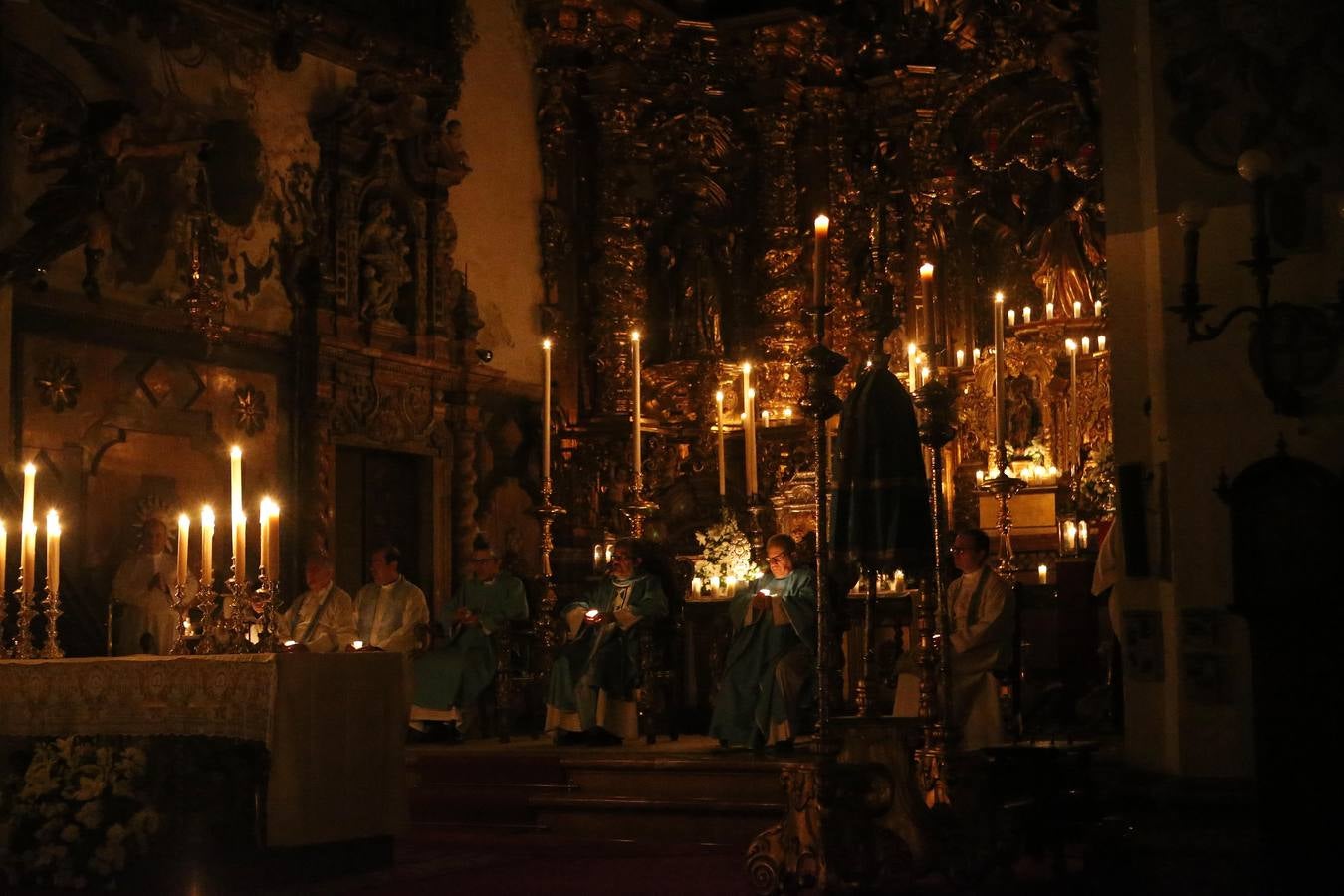 Misa Rorate Caeli en la parroquia de la Magdalena