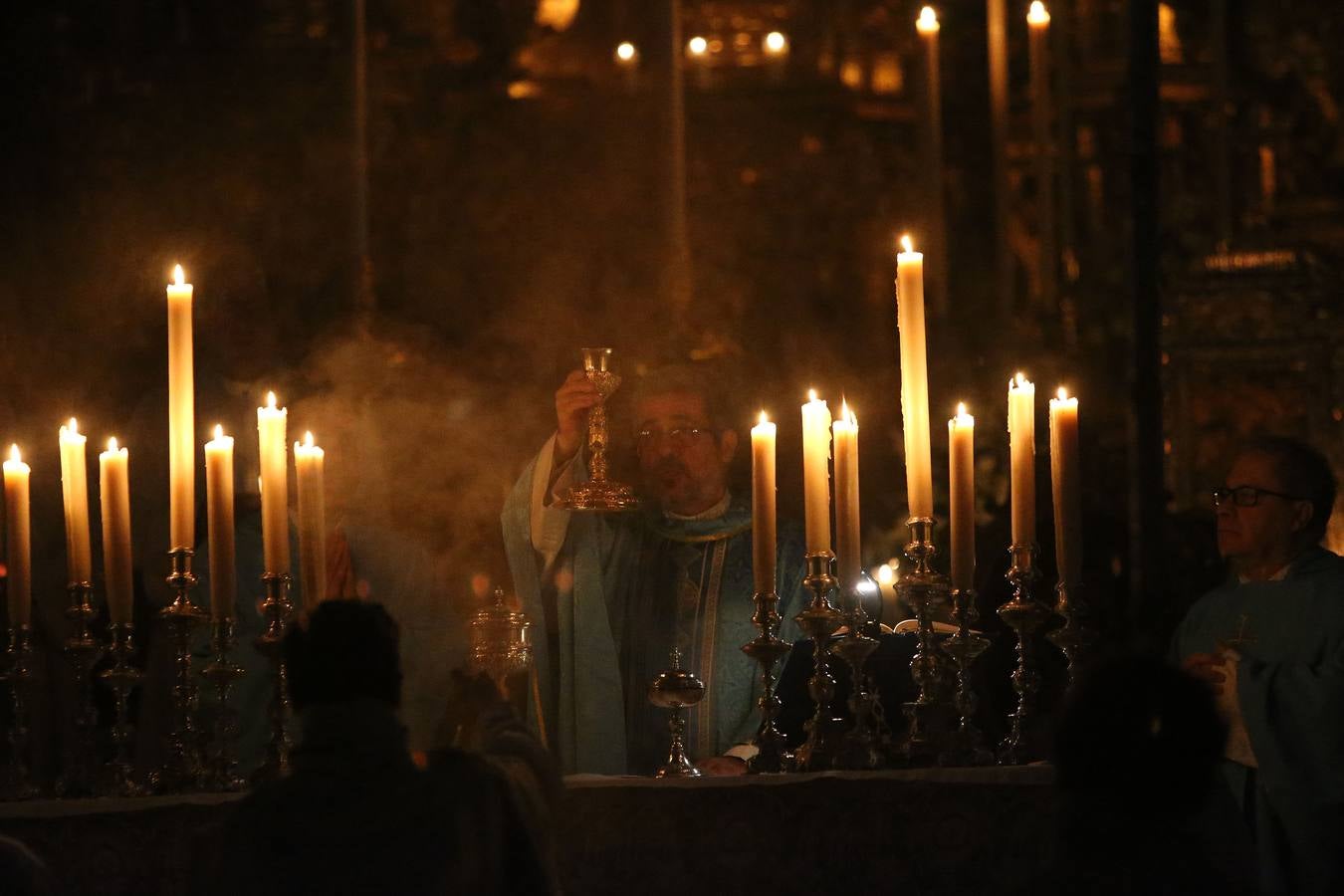 Misa Rorate Caeli en la parroquia de la Magdalena