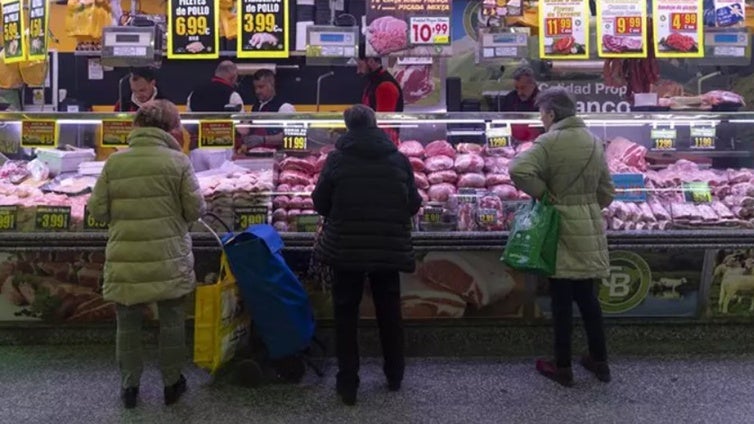 El TSJA avala el despido del carnicero de un supermercado de Almensilla por llevarse productos ibéricos sin pagar