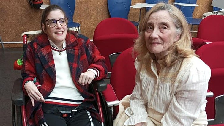 Silvia y Belén, triunfadoras en la universidad con una parálisis cerebral y una ataxia que provoca pérdida de visión