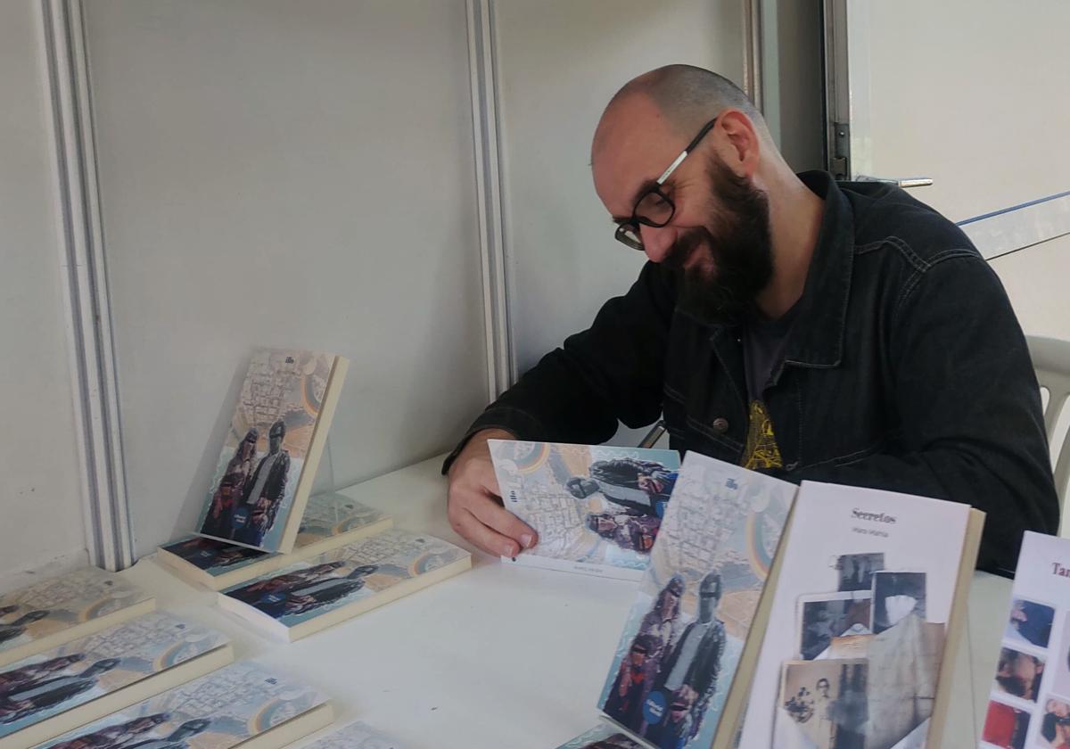 Adrián Daine en la Feria del Libro de Sevilla.