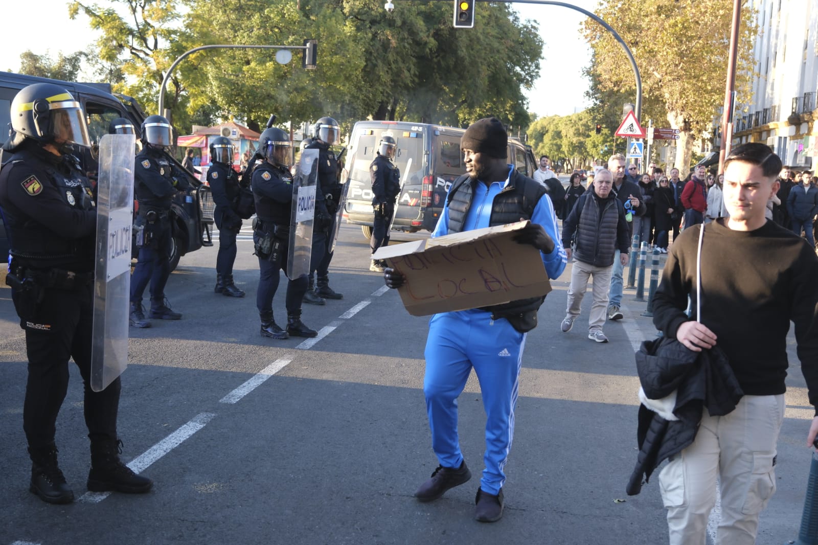 Manifestación por la muerte del mantero fallecido este domingo tras caer al río 