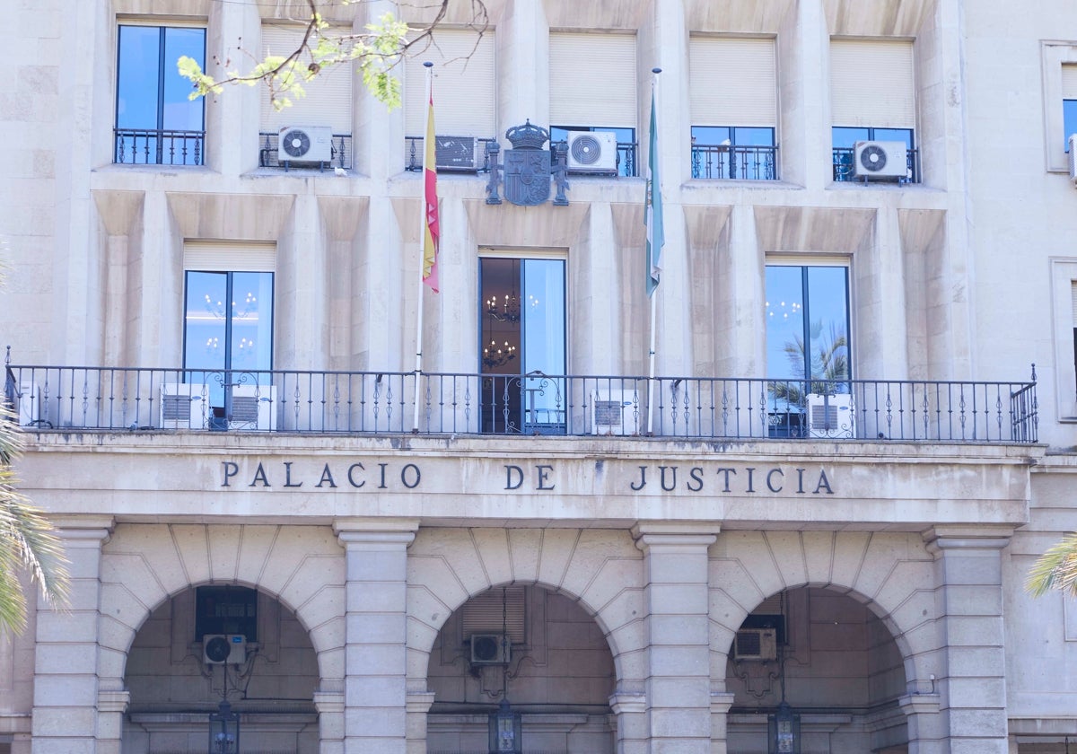 Fachada de la Audiencia de Sevilla