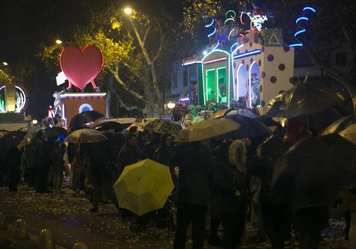 La Cabalgata de Reyes Magos de Sevilla 2018 se vio deslucida por la lluvia