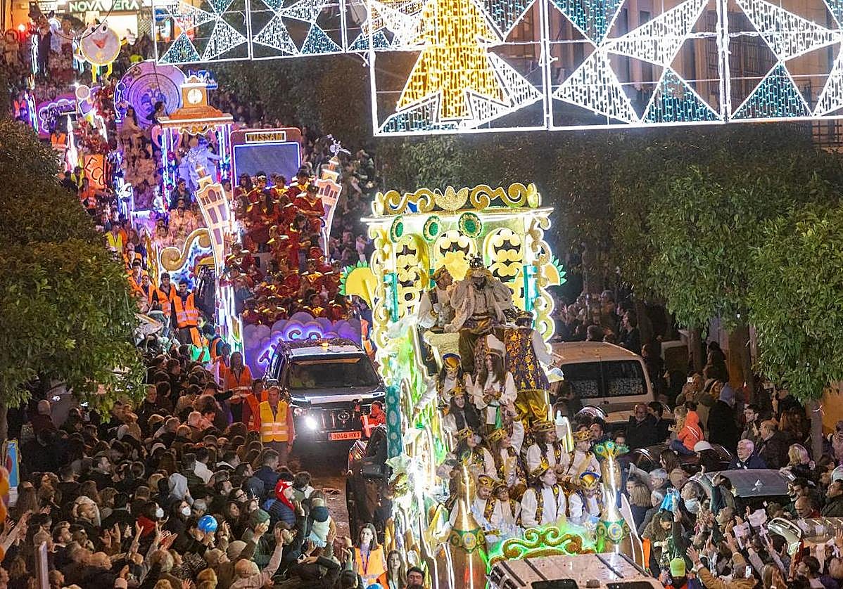 La Cabalgata de Reyes Magos de Sevilla se ha adelantado al día 4 por la lluvia