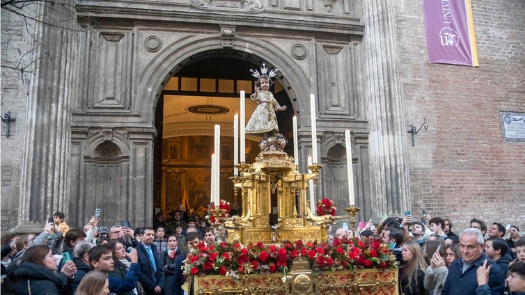 El Niño Jesús del Valle abre las procesiones en Sevilla