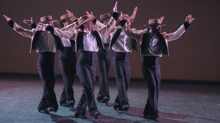 Los bailarines del Ballet Flamenco de Andalucía en uno de los momentos de 'Tierra bendita'