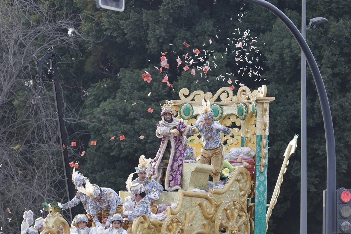 Primeros momentos de la Cabalgata de Reyes Magos de Sevilla 