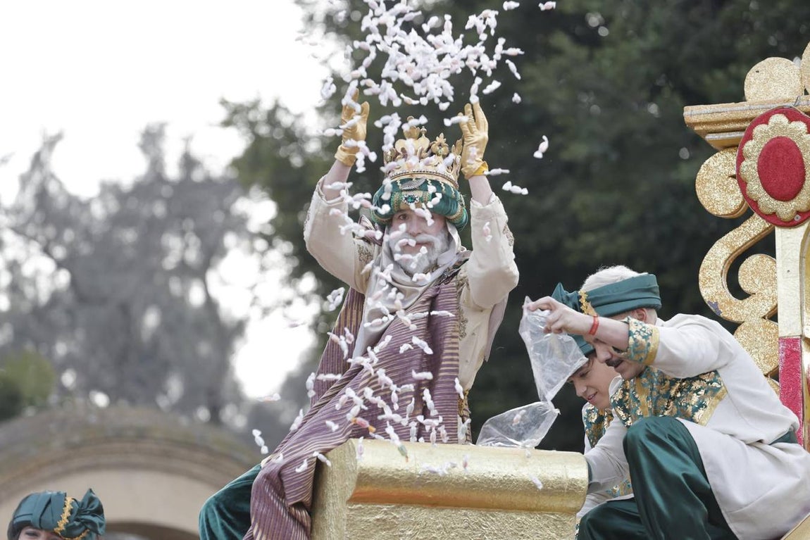 Primeros momentos de la Cabalgata de Reyes Magos de Sevilla 