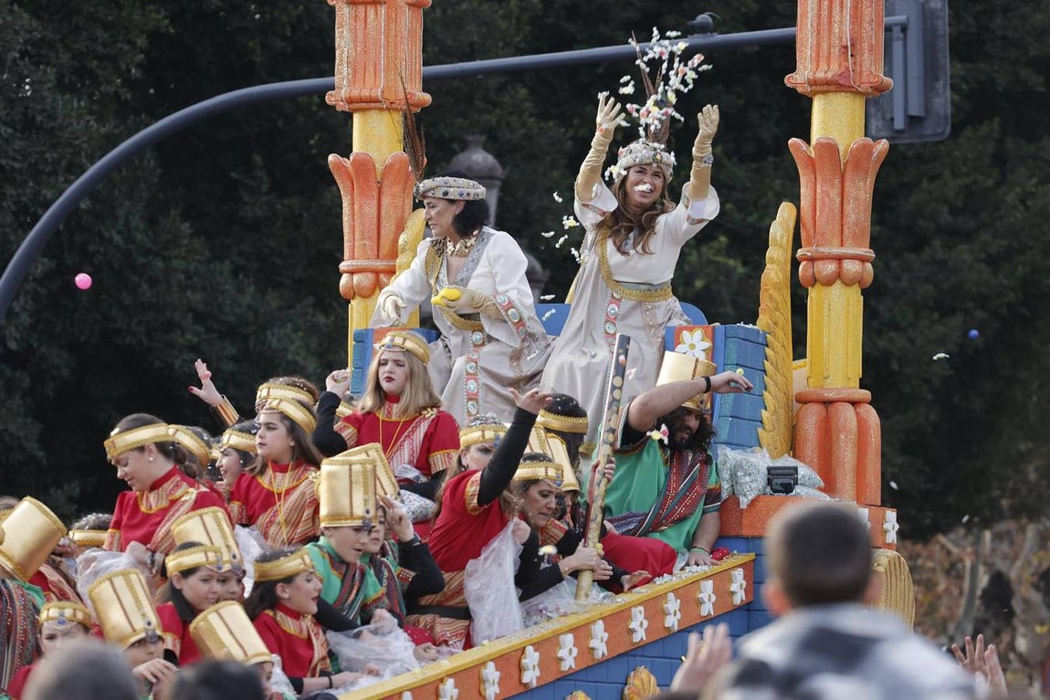 Primeros momentos de la Cabalgata de Reyes Magos de Sevilla 