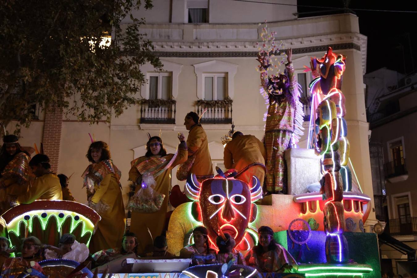 Cabalgata de los Reyes Magos de Sevilla, ya de noche por las calles del Centro