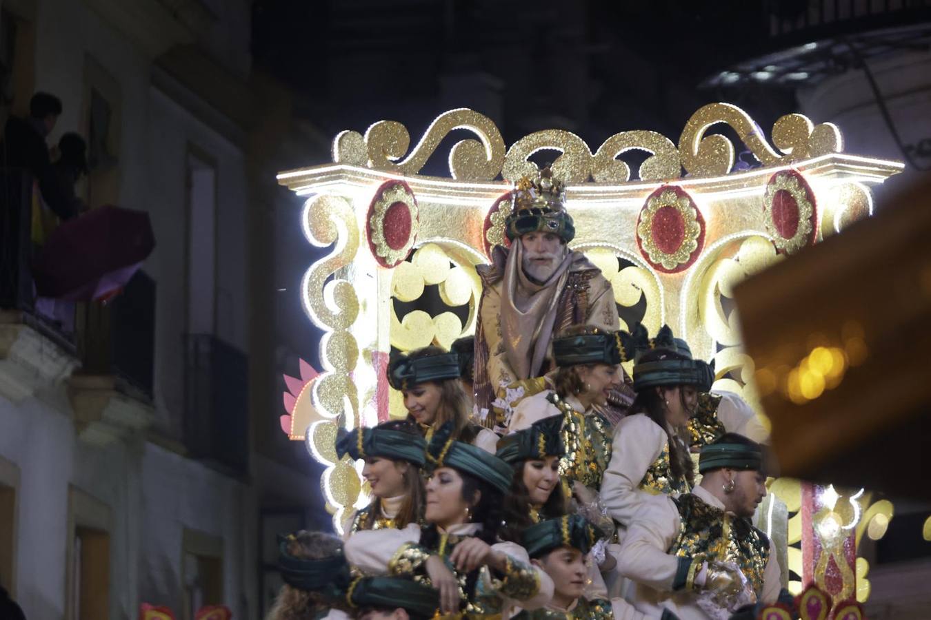 Cabalgata de los Reyes Magos de Sevilla, ya de noche por las calles del Centro