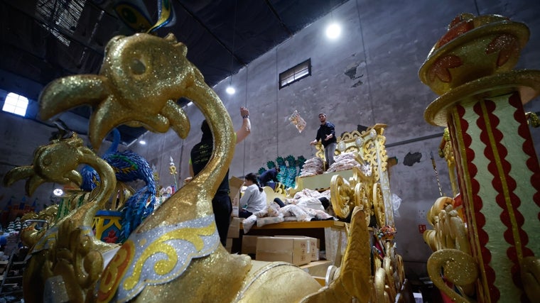 Carroza del rey Baltasar en la Cabalgata de Reyes Magos de Sevilla 2025