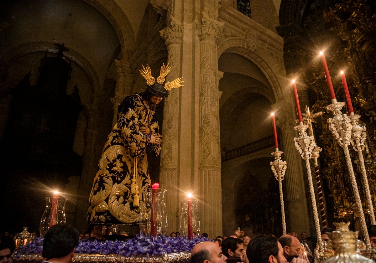 El Señor de Pasión en el traslado